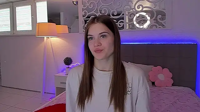 Snapshot of LuisaClover chatting on May 3, 2026, 12:31 pm LuisaClover online show from May 3, 2026, 12:31 pm