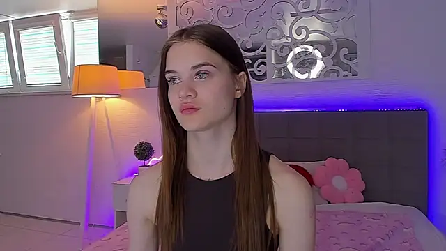 Snapshot of LuisaClover chatting on May 6, 2026, 11:58 am LuisaClover online show from May 6, 2026, 11:58 am