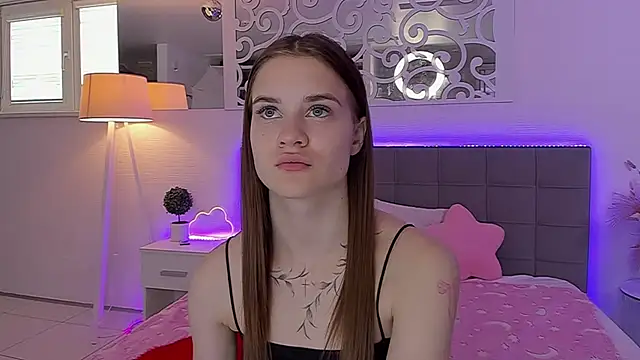 Snapshot of LuisaClover chatting on May 29, 2026, 12:22 pm LuisaClover online show from May 29, 2026, 12:22 pm