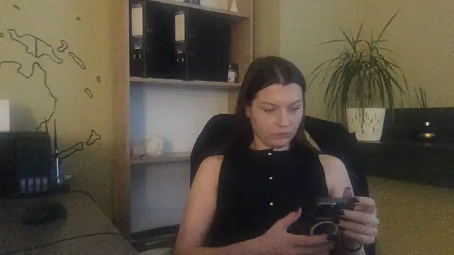 DollyRoma online show from November 25, 2025, 12:38 pm