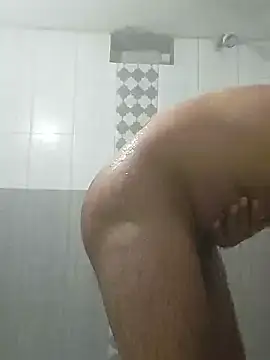 hotbullforgirlz online show from November 6, 2025, 4:00 pm