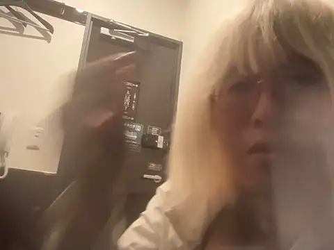 Snapshot of MUIMUICHAN27 chatting on October 22, 2025, 2:16 pm MUIMUICHAN27 online show from October 22, 2025, 2:16 pm