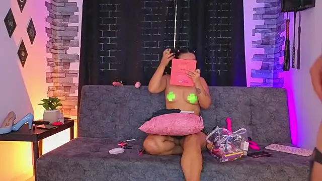 kasandraandsilvii online show from November 23, 2025, 2:16 pm