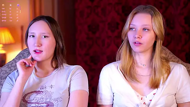 ElissaGlod online show from December 16, 2025, 11:47 am