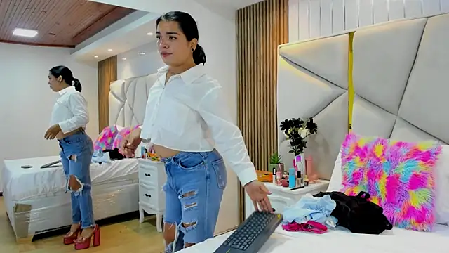 Snapshot of SweetKata_ chatting on December 3, 2025, 11:42 am SweetKata online show from December 3, 2025, 11:42 am