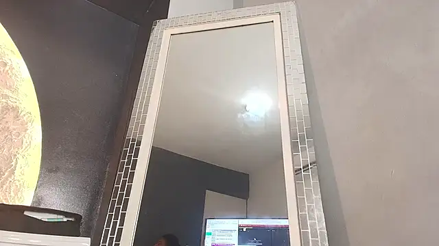 Snapshot of NaomiQueents chatting on November 20, 2025, 1:23 pm NaomiQueents online show from November 20, 2025, 1:23 pm