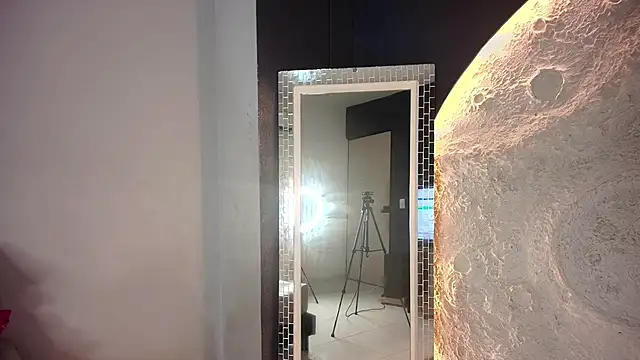 Snapshot of NaomiQueents chatting on November 11, 2025, 12:55 pm NaomiQueents online show from November 11, 2025, 12:55 pm