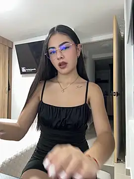 Snapshot of IslaCole chatting on May 27, 2026, 2:52 am IslaCole online show from May 27, 2026, 2:52 am
