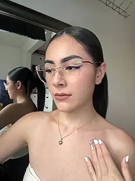 IslaCole online show from February 12, 2026, 9:47 pm