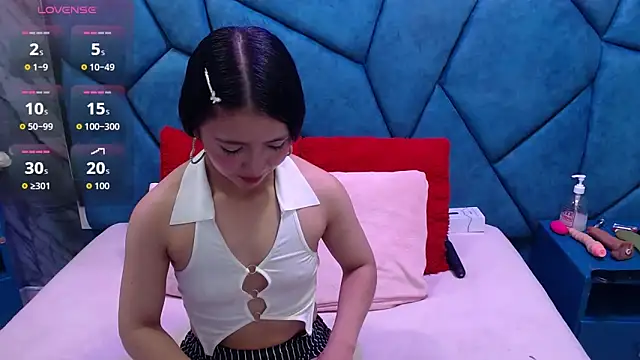 JulietaDiamond online show from April 19, 2026, 3:29 am