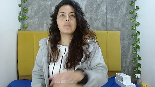 Snapshot of amara_leoncm chatting on November 11, 2025, 2:28 am amara leoncm online show from November 11, 2025, 2:28 am