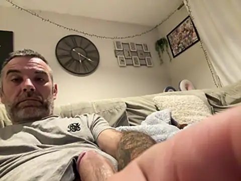 plymouthlad82 online show from January 9, 2026, 12:17 am