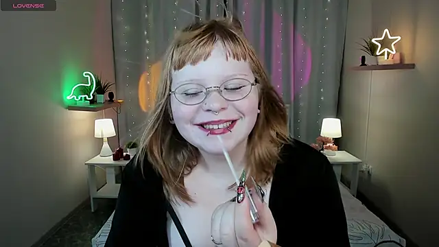 LottieReed online show from November 5, 2025, 4:43 pm