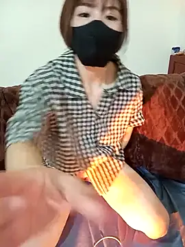 Snapshot of Cherry_Le02 chatting on December 5, 2025, 6:50 pm Cherry Le02 online show from December 5, 2025, 6:50 pm