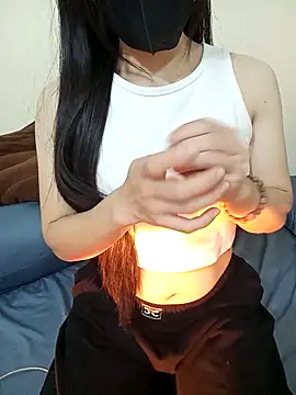 Snapshot of Cherry_Le02 chatting on December 17, 2025, 6:46 pm Cherry Le02 online show from December 17, 2025, 6:46 pm