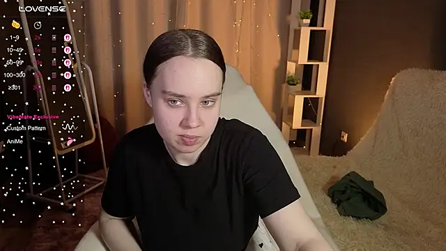 Snapshot of LunaDreeam chatting on November 5, 2025, 2:20 pm LunaDreeam online show from November 5, 2025, 2:20 pm