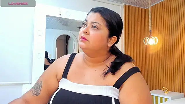 Hanna curvy  online show from November 5, 2025, 11:13 am