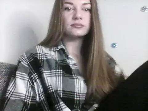 EllaMoonlight online show from November 6, 2025, 9:19 pm