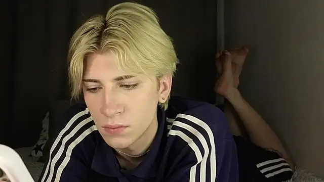 Snapshot of Oliver_star_boy_ chatting on June 4, 2026, 7:07 pm Oliver star boy online show from June 4, 2026, 7:07 pm