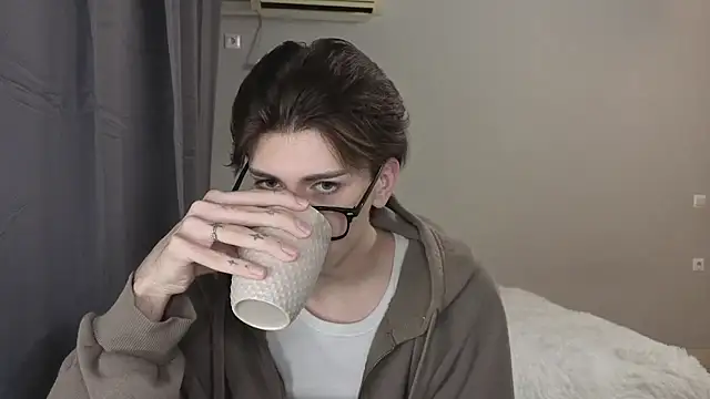 Oliver star boy  online show from October 25, 2025, 4:40 pm