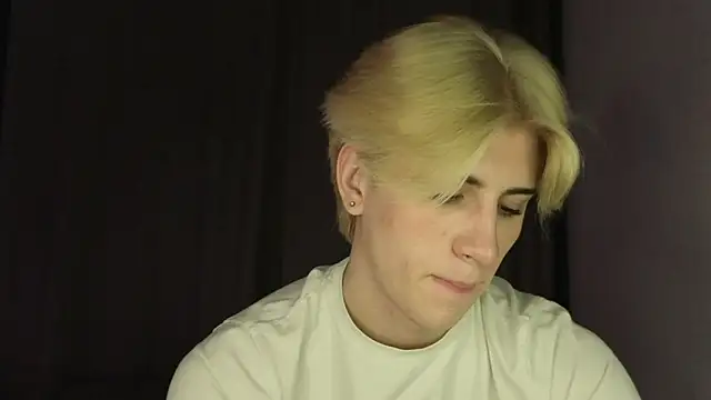 Snapshot of Oliver_star_boy_ chatting on May 9, 2026, 6:00 pm Oliver star boy online show from May 9, 2026, 6:00 pm