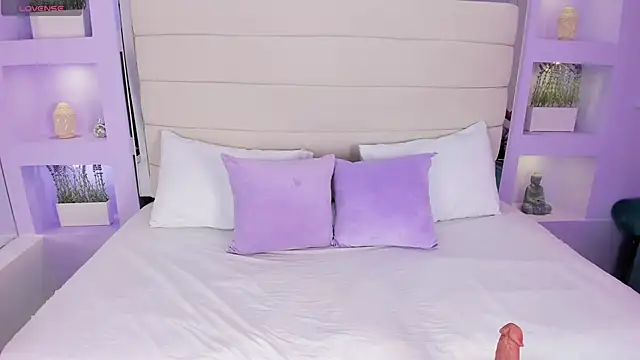 AmyColman  online show from January 19, 2026, 11:58 am