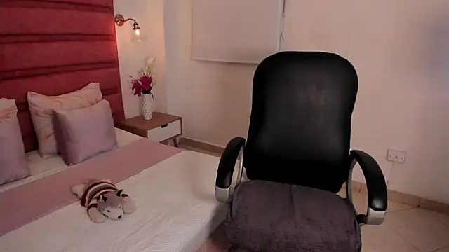 Snapshot of aitana_monteroo chatting on November 1, 2025, 1:16 pm aitana monteroo online show from November 1, 2025, 1:16 pm