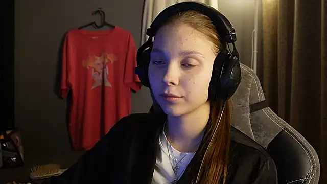 Snapshot of Softixq chatting on November 11, 2025, 5:19 pm Softixq online show from November 11, 2025, 5:19 pm