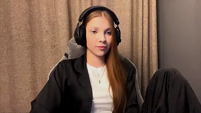 Snapshot of Softixq chatting on November 7, 2025, 4:11 pm Softixq online show from November 7, 2025, 4:11 pm