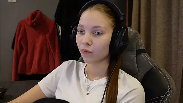 Snapshot of Softixq chatting on November 13, 2025, 4:00 pm Softixq online show from November 13, 2025, 4:00 pm