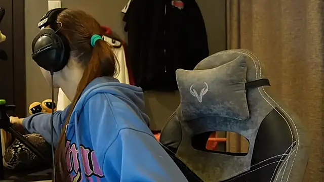 Snapshot of Softixq chatting on November 21, 2025, 3:55 pm Softixq online show from November 21, 2025, 3:55 pm