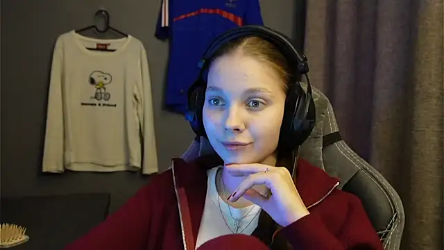 Snapshot of Softixq chatting on November 15, 2025, 3:38 pm Softixq online show from November 15, 2025, 3:38 pm