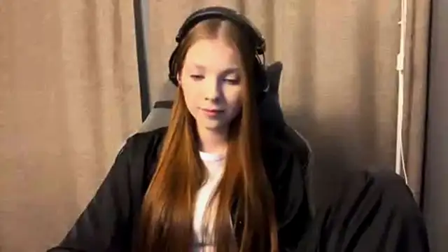 Snapshot of Softixq chatting on November 9, 2025, 3:49 pm Softixq online show from November 9, 2025, 3:49 pm