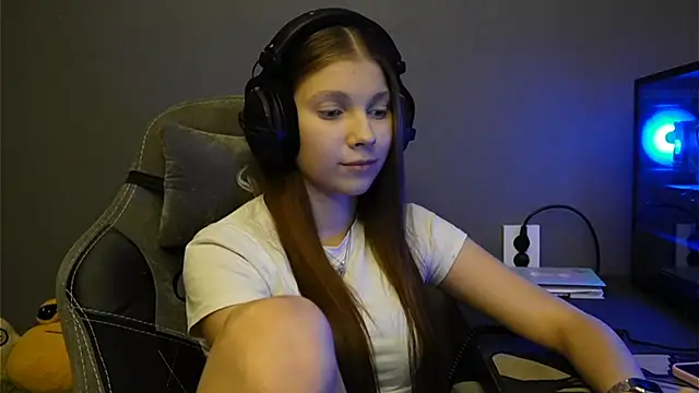 Snapshot of Softixq chatting on December 2, 2025, 2:30 pm Softixq online show from December 2, 2025, 2:30 pm