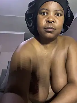 Snapshot of SweetCandy84 chatting on November 5, 2025, 8:12 pm SweetCandy84 online show from November 5, 2025, 8:12 pm