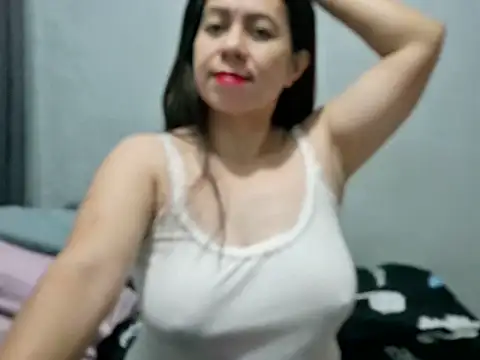 Snapshot of xxxHoneyBee29 chatting on August 6, 2026, 7:42 pm xxxHoneyBee29 online show from August 6, 2026, 7:42 pm