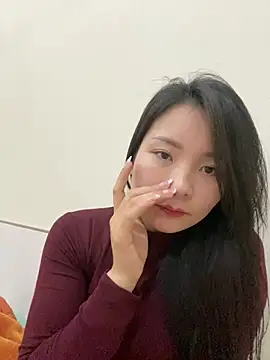 Bee Yellow00 online show from February 11, 2026, 4:45 am