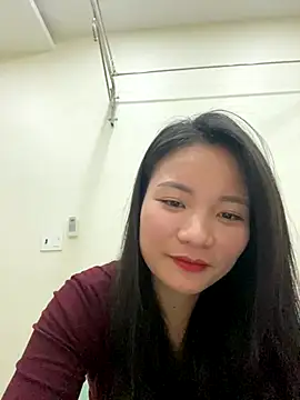 Bee Yellow00 online show from December 20, 2025, 4:59 am