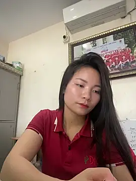 Bee Yellow00 online show from March 25, 2026, 8:46 am