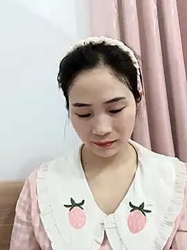 Snapshot of Pig_pig11 chatting on December 3, 2025, 12:48 pm Pig pig11 online show from December 3, 2025, 12:48 pm