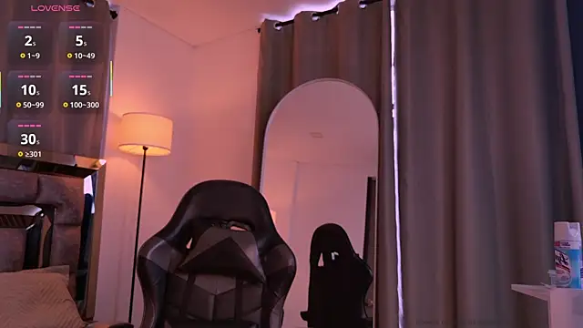 Bella Clark2 online show from April 12, 2026, 8:34 pm