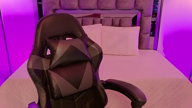 Bella Clark2 online show from November 14, 2025, 3:43 am