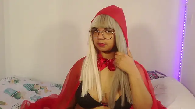 Snapshot of Zafiro_Evans chatting on October 31, 2025, 2:35 pm Zafiro Evans online show from October 31, 2025, 2:35 pm