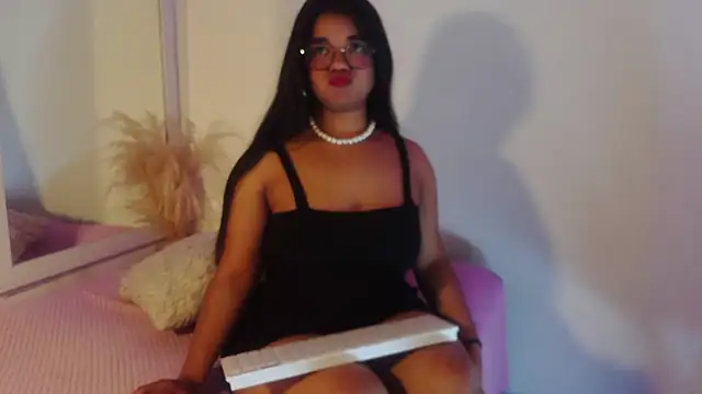 Snapshot of Zafiro_Evans chatting on December 3, 2025, 4:28 pm Zafiro Evans online show from December 3, 2025, 4:28 pm