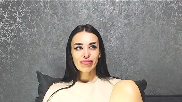 velvetveyraX online show from April 14, 2026, 3:39 pm