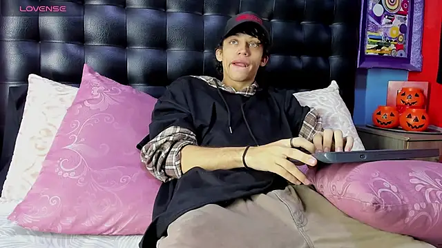 Snapshot of Khalid16_ chatting on November 3, 2025, 1:26 pm Khalid16 online show from November 3, 2025, 1:26 pm