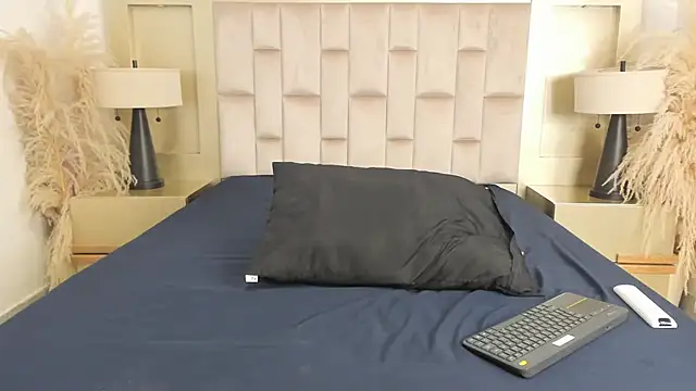 MaroxCute online show from November 24, 2025, 7:03 pm