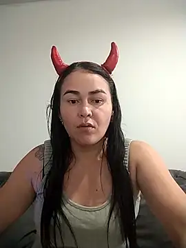 adria0011 online show from November 4, 2025, 1:04 pm