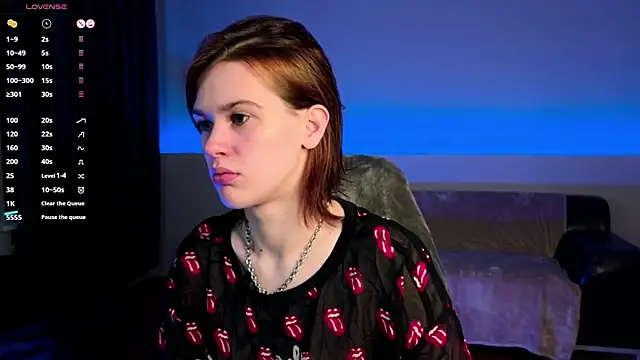 LoraPuffs online show from June 29, 2026, 4:39 pm