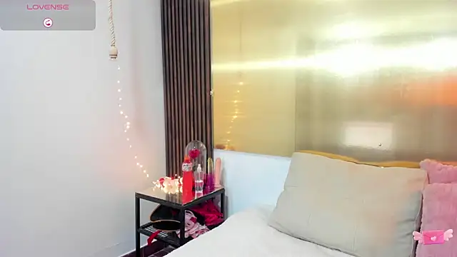 Snapshot of LunaaMorena chatting on November 11, 2025, 2:01 pm LunaaMorena online show from November 11, 2025, 2:01 pm